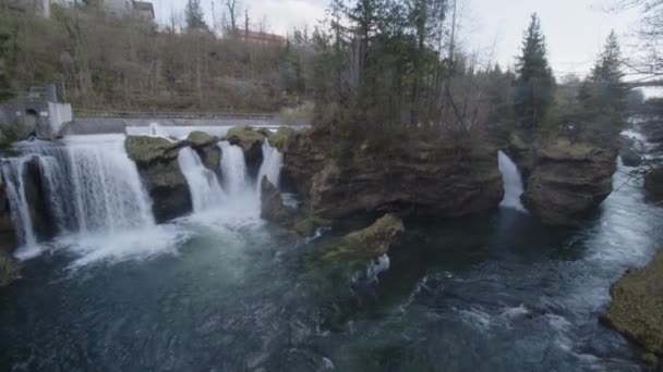 特劳恩瀑布水电站木桥 高质量的4K镜头 — 图库视频影像