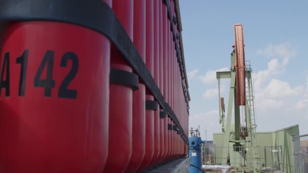 Garrafas Gás Lado Posto Bomba Gasolina Imagens Alta Qualidade — Vídeo de Stock