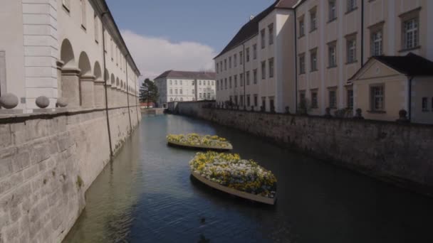 Canal Água Mosteiro Barroco Kremsmuenster Primavera Imagens Alta Qualidade — Vídeo de Stock