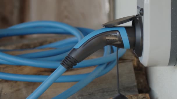 Cable Carga Eléctrica Caja Pared Coche Imágenes Alta Calidad — Vídeo de stock