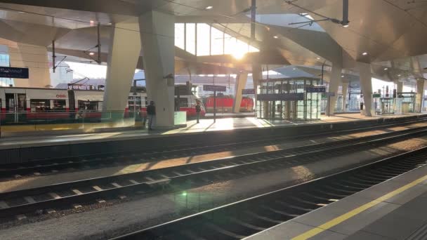 在维也纳主站的火车月台 高质量的4K镜头 — 图库视频影像