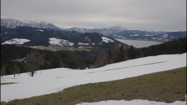 Gahbergから見た冬のAttersee湖 高品質4K映像 — ストック動画