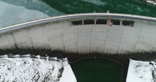 Yukarı Avusturya Daki Steyr Nehrinde Kışın Hidroelektrik Barajının Üzerinde Anten — Stok video