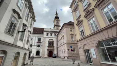 Linz tarihi merkezi ve Landhaus bölgesel yönetim merkezi. Yüksek kalite 4k görüntü
