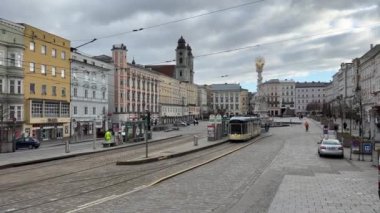 Linz Hauptplatz 'ın ana meydanı kışın. Yüksek kalite 4k görüntü