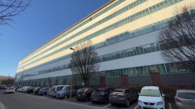 Tabakfabrik Linz sabah güneşinde tarihi bir fabrika. Yüksek kalite 4k görüntü
