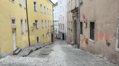 Linz Castle Hill 'den tarihi merkeze yürü. Yüksek kalite 4k görüntü