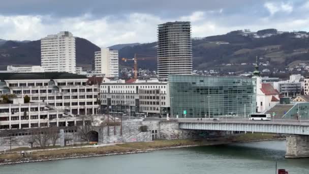 Linz Urfahr Mit Brücke Und Hochhäusern Urfahr Hochwertiges Filmmaterial — Stockvideo