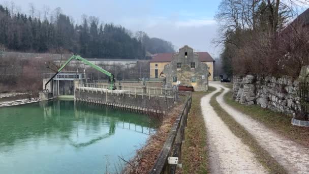 Wehr Und Wasserkraftwerk Der Steyr Steinbach Hochwertiges Filmmaterial — Stockvideo