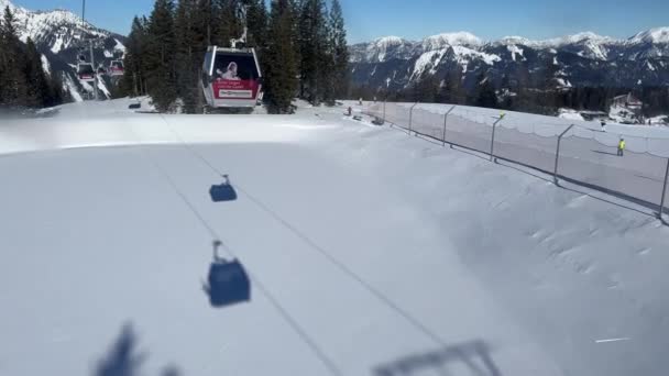 Ski Gondole Ombres Sur Neige Sauveseich Dans Les Montagnes Alpines — Video