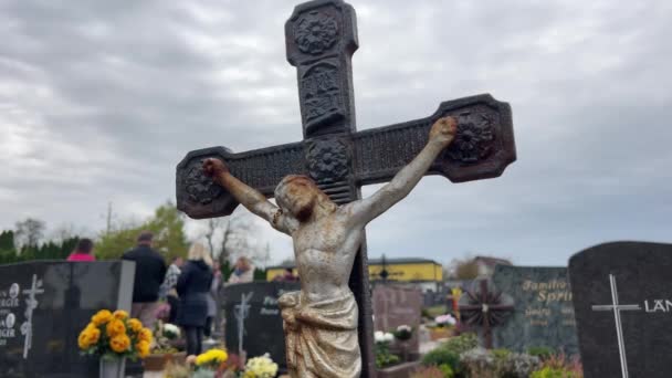 Todos Los Santos Día Con Servicio Religioso Cementerio Imágenes Alta — Vídeo de stock