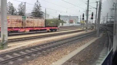 Sankt Poelten, Aşağı Avusturya 'daki tren istasyonu. Yüksek kalite 4k görüntü