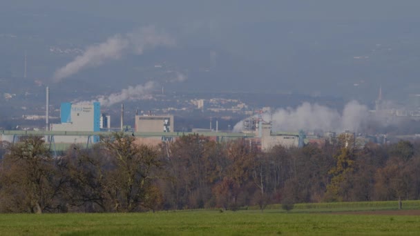 Planta Industrial Que Emite Humo Alta Austria Imágenes Alta Calidad — Vídeos de Stock