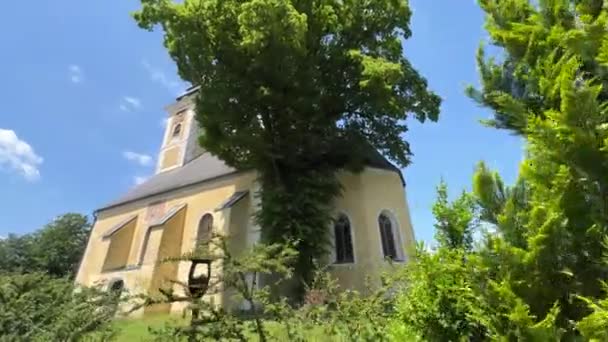山上的天主教朝圣教堂 高质量的4K镜头 — 图库视频影像