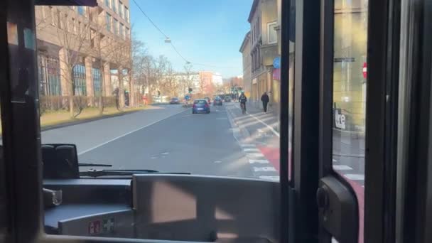Bus Rijdt Door Linz Centrum Hoge Kwaliteit Beeldmateriaal — Stockvideo