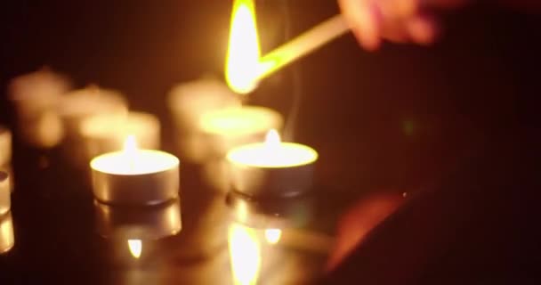 Dönüp Duran Bir Demet Çay Işığı Mumu Yüksek Kalite Görüntü — Stok video