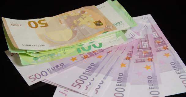 Avro Banknotları Siyah Zemin Üzerinde Dönüyor Yüksek Kalite Görüntü — Stok video