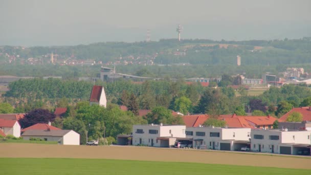 オーストリア北部でのパッシングとアンスフェルデンの眺め 高品質4K映像 — ストック動画