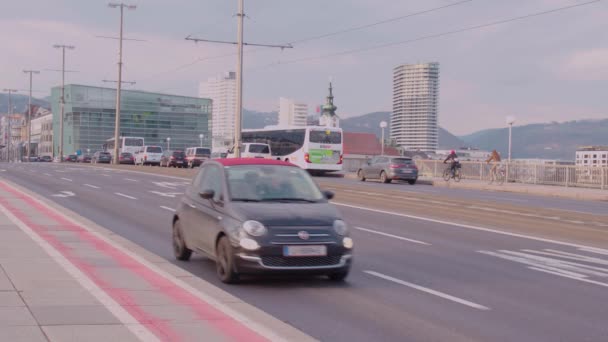 林茨尼伯龙根桥的交通高峰时间 高质量的4K镜头 — 图库视频影像