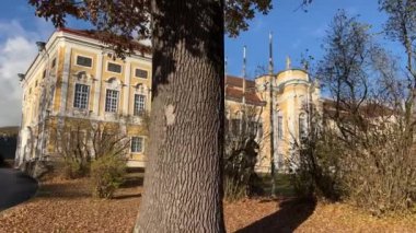 Sonbaharda barok kale cephesi. Yüksek kalite 4k görüntü