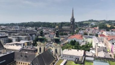 Linz Yukarı Avusturya şehir merkezi Mariendom ile. Yüksek kalite 4k görüntü