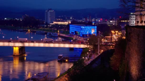 Linz Νύχτα Timelapse Τον Ποταμό Δούναβη Και Nibelungen Γέφυρα Υψηλής — Αρχείο Βίντεο