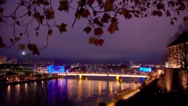 Linzer Nachtzeitraum Mit Donau Und Nibelungenbrücke Hochwertiges Filmmaterial — Stockvideo