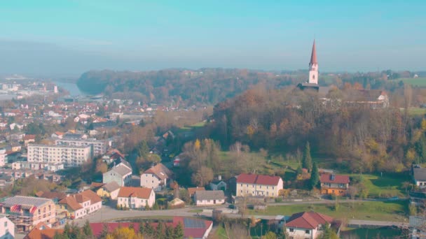 オーストリア北部のウェルズ近くのタルハイムをご覧ください 高品質4K映像 — ストック動画