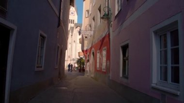 Tarihi merkezde dar bir cadde. Yüksek kalite 4k görüntü