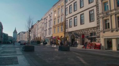 Tarihi eski kasabanın Stadtplatz cephelerine hoş geldiniz. Yüksek kalite 4k görüntü