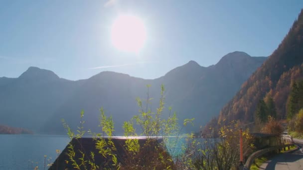 有别墅的哈尔斯塔特湖平底锅 高质量的4K镜头 — 图库视频影像