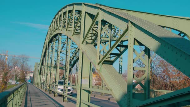 Исторический Стальной Мост Через Реку Траун Велсе Верхняя Австрия Высококачественные — стоковое видео