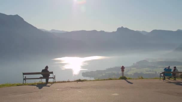 Gmundnerberg的长椅与Traunstein和Traunsee 高质量的4K镜头 — 图库视频影像