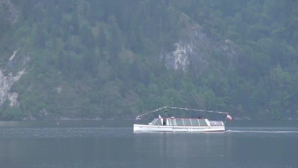 Barco Turístico Que Cruza Lago Traunsee Alta Austria Imágenes Fullhd — Vídeo de stock