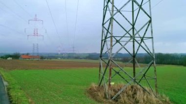 Yüksek voltaj hattı anteni. Yüksek kalite 4k görüntü