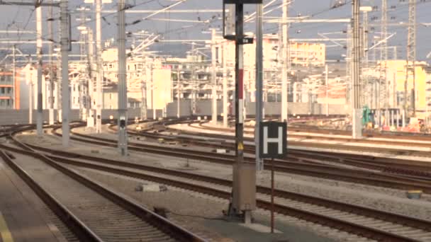 Twee Treinen Die Vertrekken Vanaf Het Station Hoge Kwaliteit Fullhd — Stockvideo
