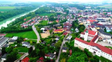 Yukarı Avusturya, Enns 'in hava manzarası. Yüksek kalite 4k görüntü
