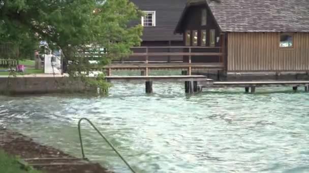 Dřevěné Loděnice Jezera Attersee Salzkammergutu Horním Rakousku Vysoce Kvalitní Fullhd — Stock video