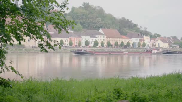 Donauvrachtschip Mauthausen Hoge Kwaliteit Beeldmateriaal — Stockvideo