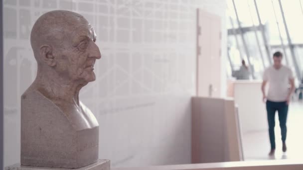 Bruckner Üniversitesi Nde Ünlü Besteci Anton Bruckner Büstü Yüksek Kalite — Stok video