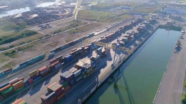 奥地利恩沙芬集装箱港口的空中运输 高质量的4K镜头 — 图库视频影像