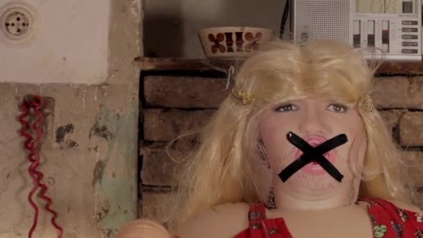 Ağzı Çizilmiş Kadın Seks Kuklası Yüksek Kaliteli Fullhd Görüntüler — Stok video