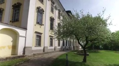 Barok Florian Manastırı Geçidi, Yukarı Avusturya. Yüksek kaliteli FullHD görüntüler