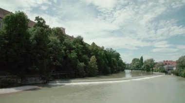 Steyr Nehri 'nden Steyr Wehrgraben' e geç. Yüksek kalite 4k görüntü