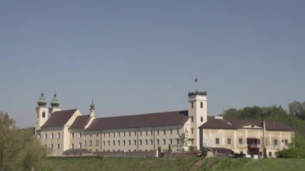 ランバッハ修道院春にオーストリアの上部 高品質のフルHd映像 — ストック動画