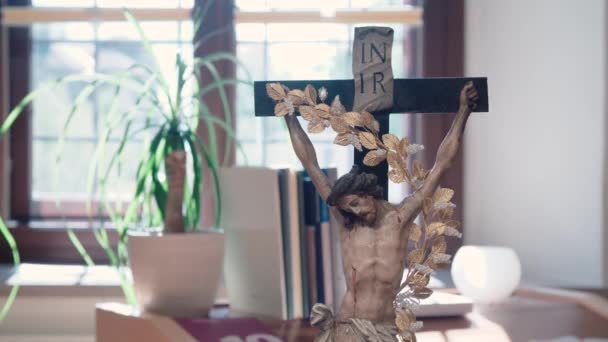 在教区的十字架 高质量的4K镜头 — 图库视频影像