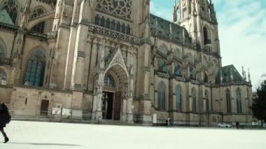 Linz, Yukarı Avusturya 'daki Neogotik Denizcilik Katedrali' nin geniş bir görüntüsü. Yüksek kalite 4k görüntü