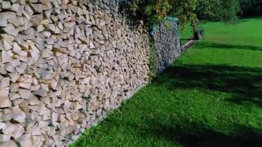 Yukarı Avusturya 'daki Muehlviertel' de odun yığınları. Yüksek kaliteli FullHD görüntüler