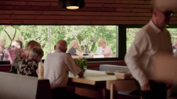 Gäste Apfelweinrestaurant Hochwertiges Filmmaterial — Stockvideo
