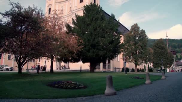 Salzkammergut的Mondsee Basilika天主教巴洛克大教堂 高质量的4K镜头 — 图库视频影像
